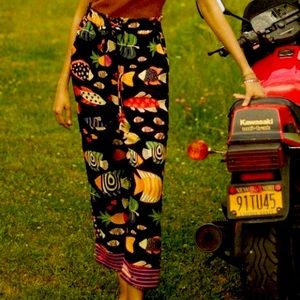 FARM RIO Fish Sea Life Print Embroidered Pants Black Multicolor